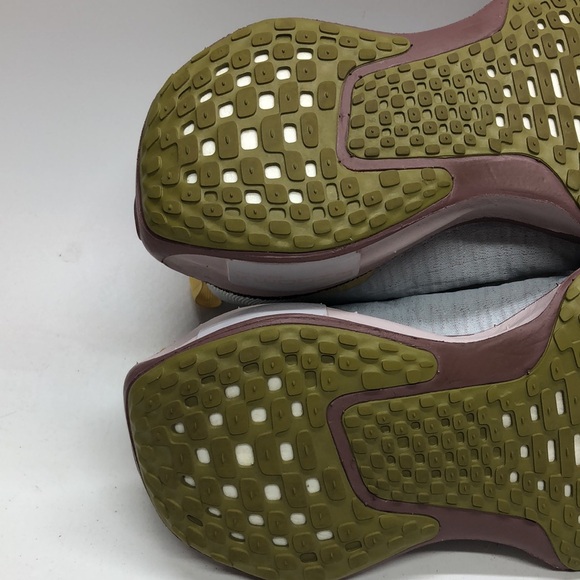 Womens Nike ZoomXInvincible Run FK 3 FN7997-005 Wide Tried on Without Box sz 6.5 - Picture 7 of 10